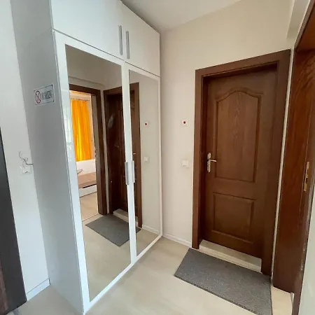 Sunny Varvara * 瓦爾納