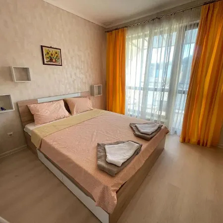 Sunny Varvara * 瓦爾納