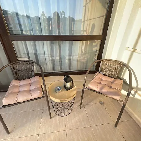 Sunny Varvara 瓦爾納