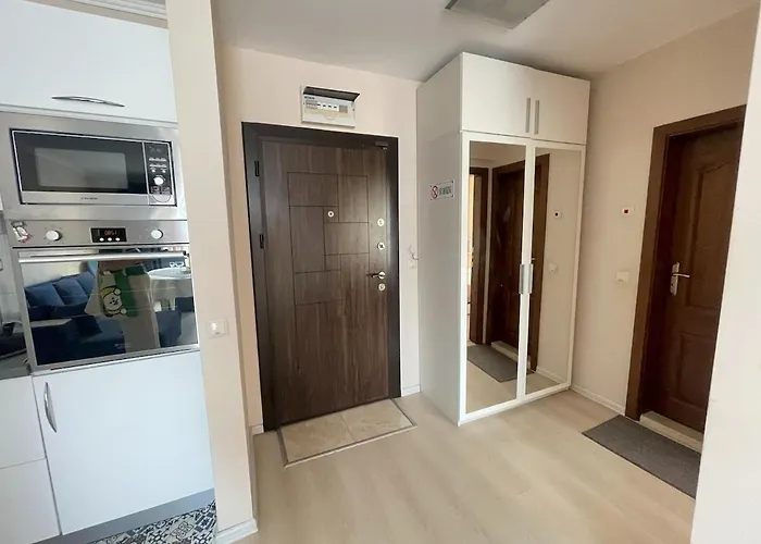 דירה Sunny Varvara וארנה