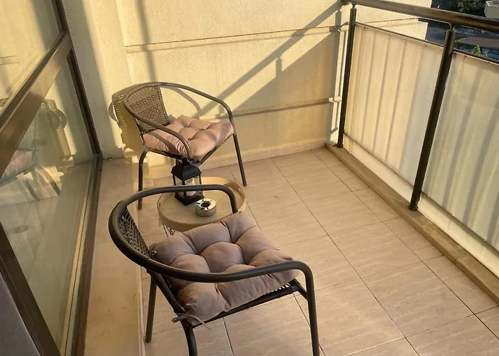 Sunny Varvara דירה וארנה