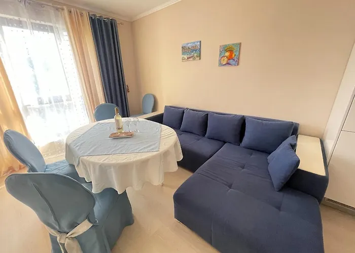 Sunny Varvara וארנה