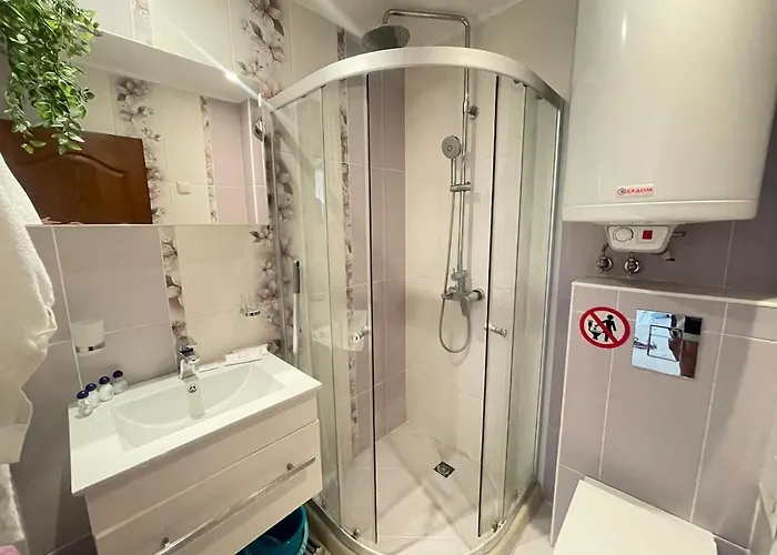 Sunny Varvara דירה *