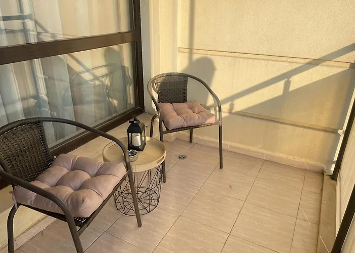 Sunny Varvara וארנה